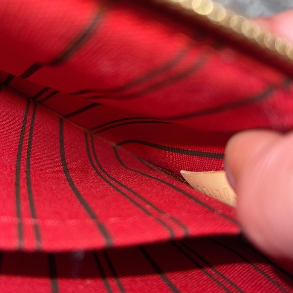 Louis Vuitton wristlet - Picture 4 of 5